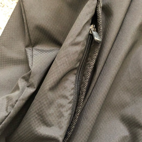 Under armour Black Loose Windbreaker (Size Large) - Picture 8 of 13